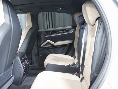 New 2026 Porsche Cayenne S image 21