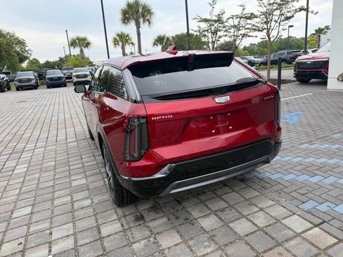 Certified 2025 Cadillac Optiq Sport 2 w/ LPO, Floor Liner Package AWD/4WD image 8