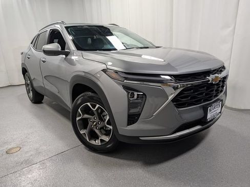 New 2026 Chevrolet Trax LT w/ Driver Confidence Package FWD image 2