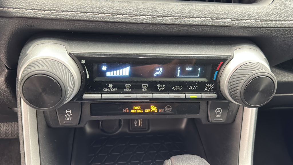 Used 2025 Toyota RAV4 LE AWD/4WD image 18