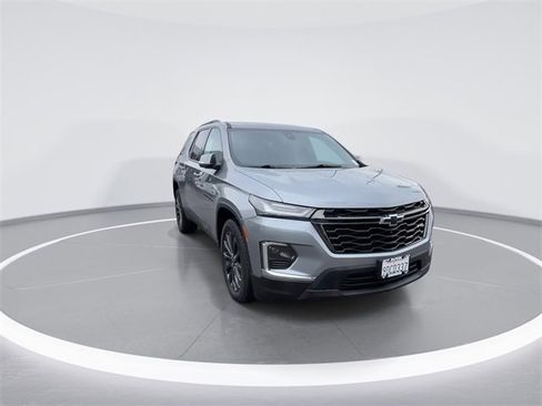 Used 2023 Chevrolet Traverse RS image 2