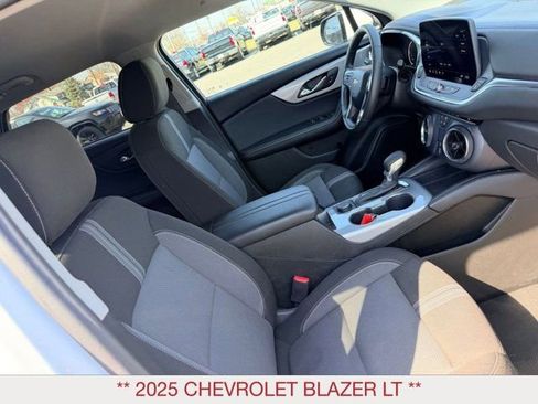 Used 2025 Chevrolet Blazer LT AWD/4WD image 10
