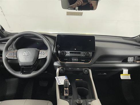 New 2026 Toyota Grand Highlander AWD Hybrid image 14