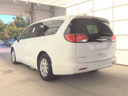 Used 2024 Chrysler Voyager LX FWD image 7