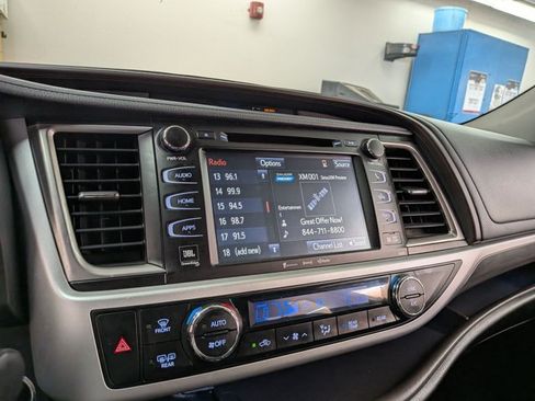 Used 2019 Toyota Highlander Limited Platinum w/ Carpet Mat Package (TMS) AWD/4WD image 13