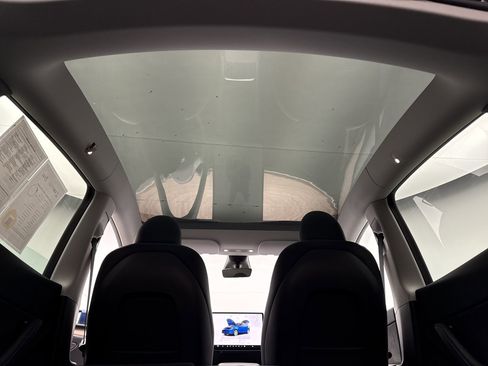 Used 2023 Tesla Model Y Long Range image 18