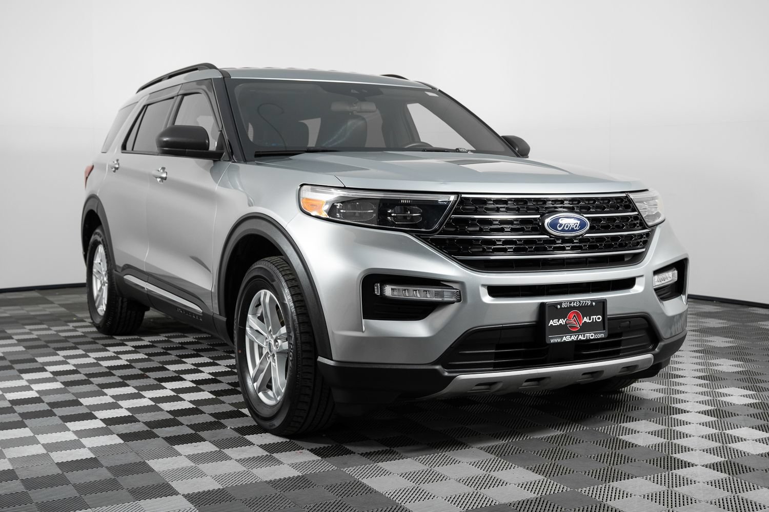 Used 2020 Ford Explorer XLT w/ Equipment Group 202A AWD/4WD image 10
