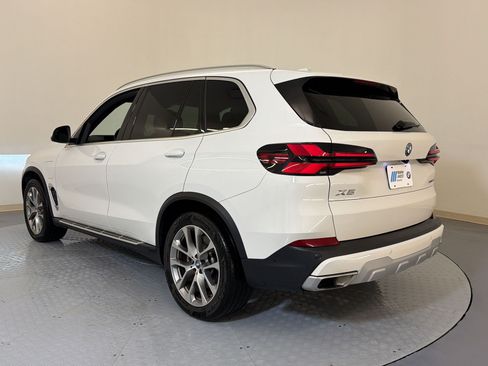 Used 2025 BMW X5 xDrive50e AWD/4WD image 3