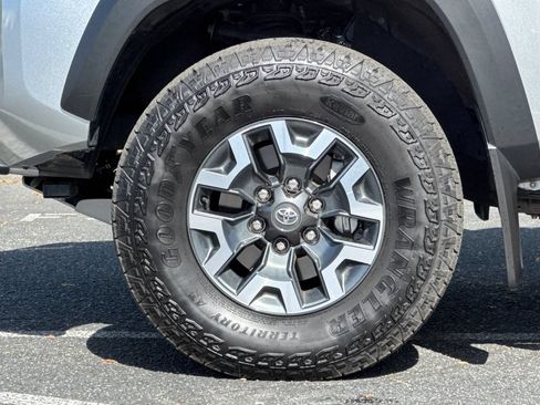 Used 2023 Toyota Tacoma TRD Off-Road w/ Technology Package AWD/4WD image 26