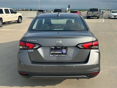 Used 2025 Nissan Versa SV FWD image 11