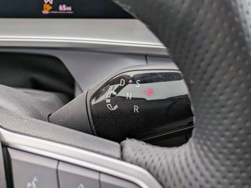 New 2026 Volkswagen Tiguan SE R-Line FWD image 36