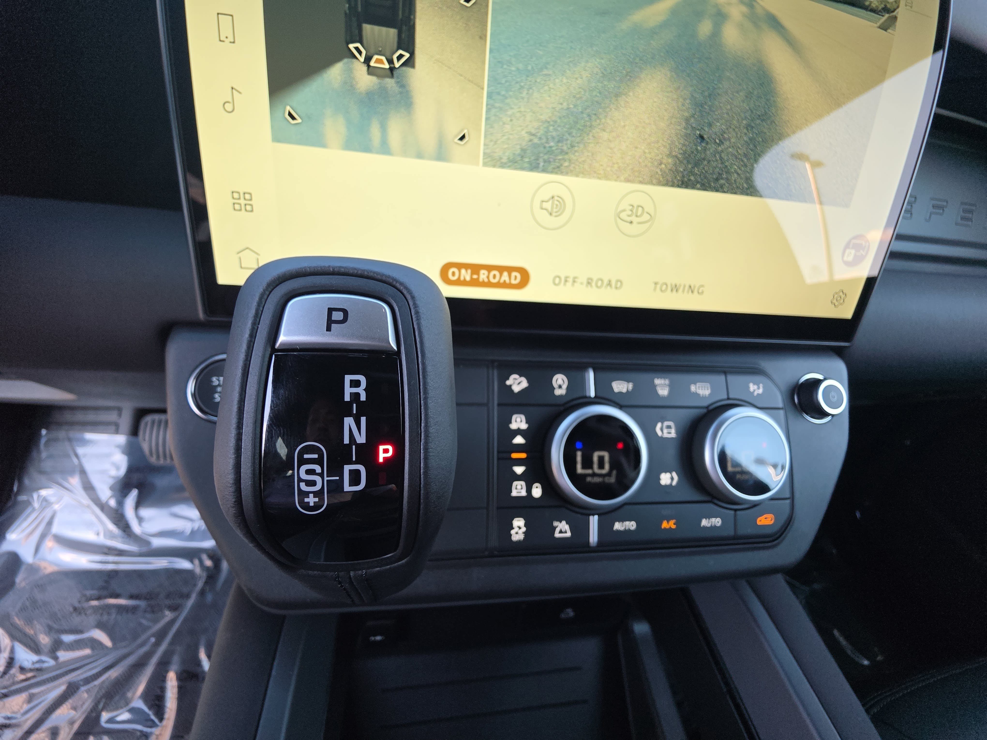 New 2026 Land Rover Defender 110 X-Dynamic SE AWD/4WD image 24