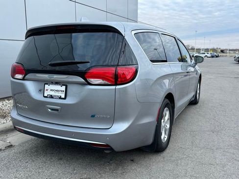 Used 2019 Chrysler Pacifica Touring Plus FWD image 33
