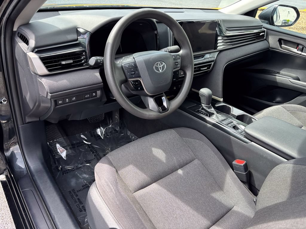 Used 2025 Toyota Camry LE FWD image 17