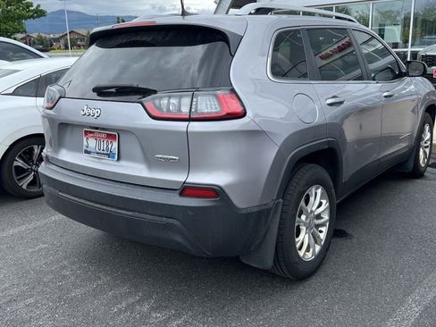 Used 2019 Jeep Cherokee Latitude w/ Cold Weather Group AWD/4WD image 3