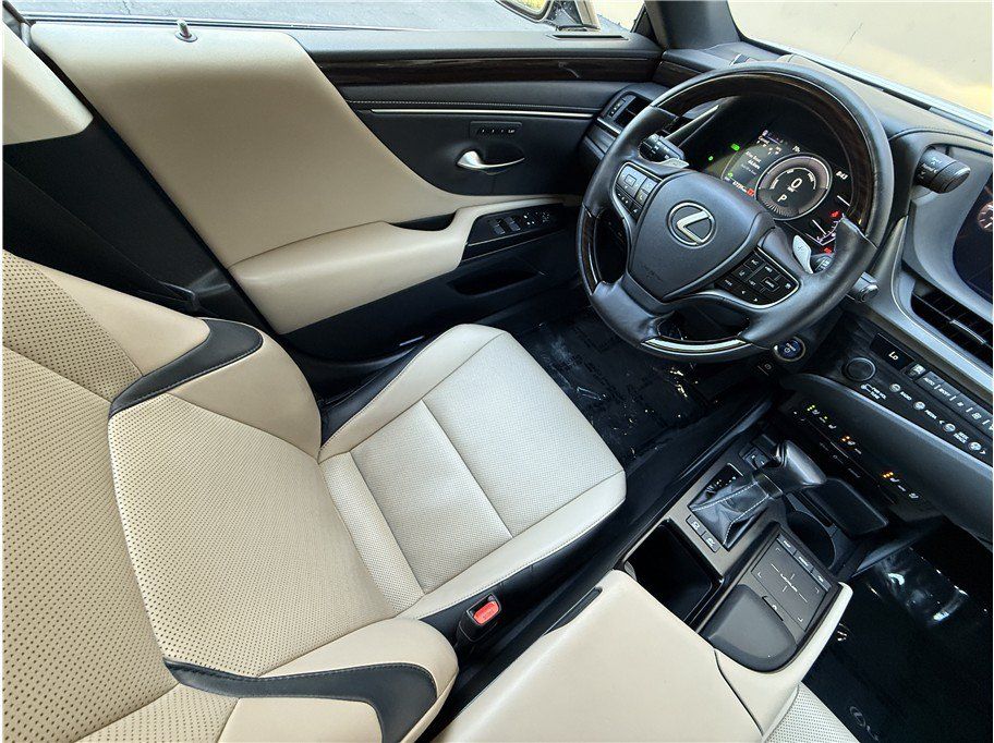 Used 2019 Lexus ES 300h w/ Premium Package FWD image 10