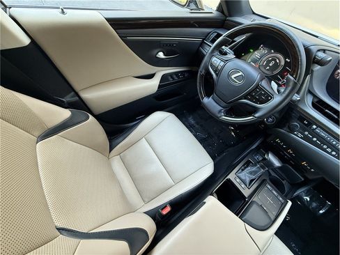 Used 2019 Lexus ES 300h w/ Premium Package FWD image 10