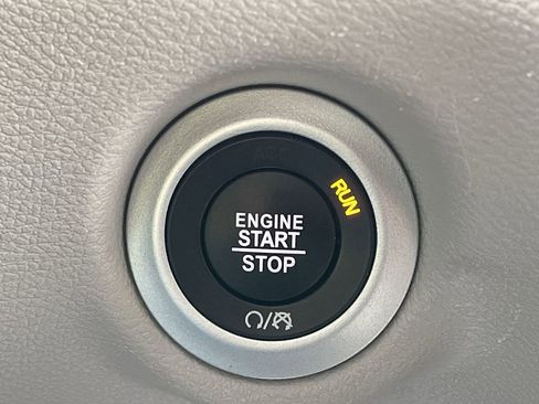 Used 2024 Chrysler Pacifica Touring-L FWD image 33