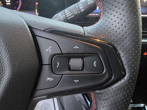 Used 2025 Chevrolet Trax RS w/ Sunroof Package image 26