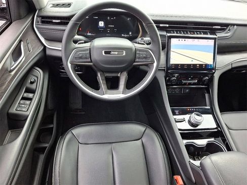 Used 2023 Jeep Grand Cherokee L Limited image 2