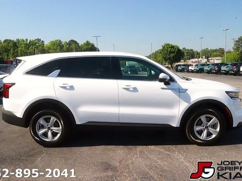 Certified 2023 Kia Sorento LX AWD/4WD image 8