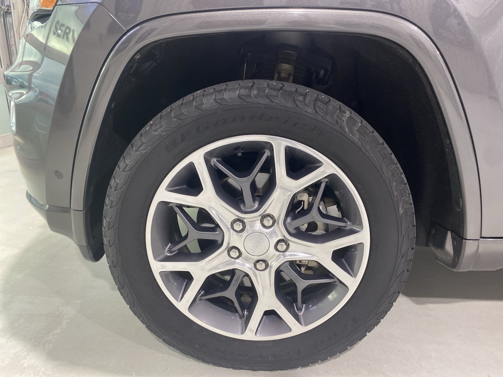 Used 2019 Jeep Grand Cherokee Overland AWD/4WD image 10