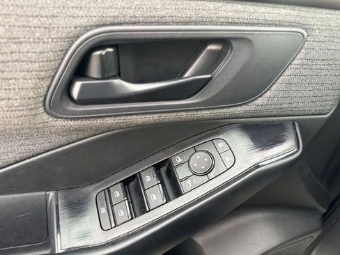 Used 2023 Nissan Rogue S FWD image 35