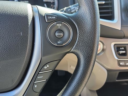 Used 2017 Honda Pilot LX image 29