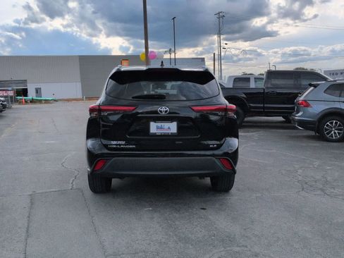 Used 2021 Toyota Highlander XLE FWD image 7