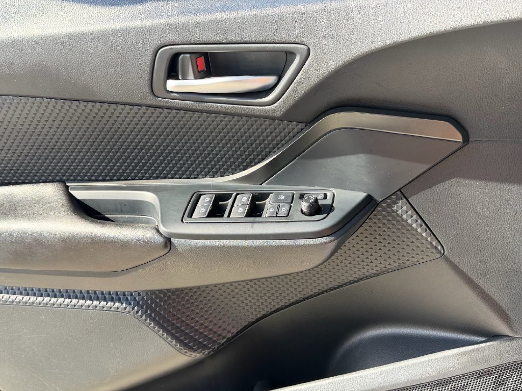 Used 2018 Toyota C-HR XLE FWD image 22