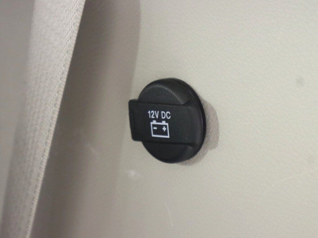 Used 2021 Chrysler Voyager LX w/ Cold Weather Group FWD image 33