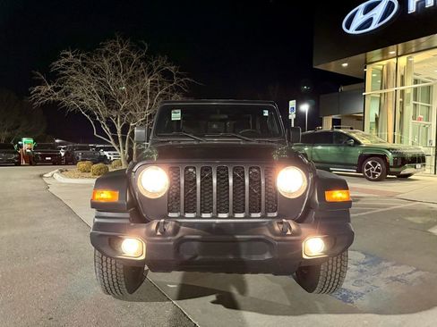 Used 2021 Jeep Gladiator Sport image 11