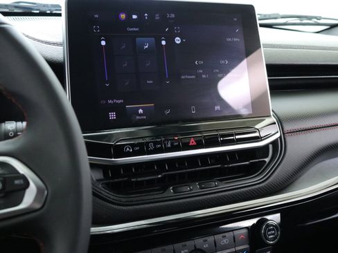 Used 2023 Jeep Compass Trailhawk image 17