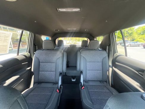 Used 2025 Chevrolet Traverse LT FWD image 15