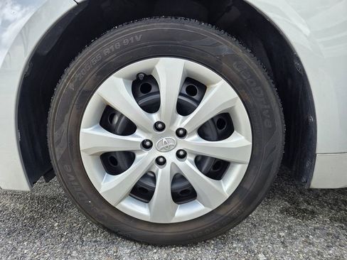 Used 2022 Toyota Corolla LE FWD image 27