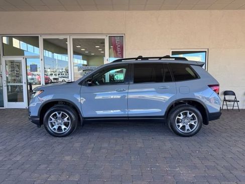Used 2022 Honda Passport TrailSport image 2