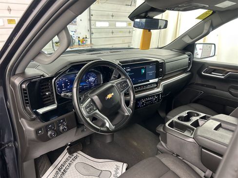 Used 2024 Chevrolet Silverado 1500 LT image 6