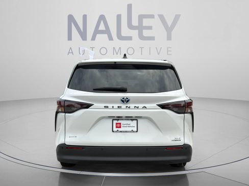 Used 2023 Toyota Sienna XLE FWD image 4