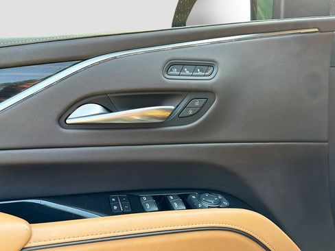 Used 2023 Cadillac Escalade ESV Premium Luxury AWD/4WD image 18