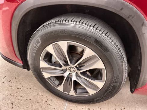 Used 2021 Toyota Highlander XLE image 9