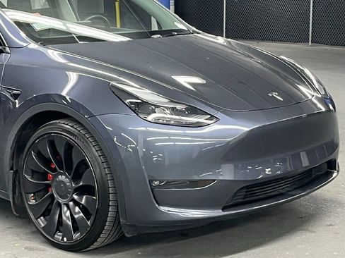 Used 2022 Tesla Model Y Performance image 38