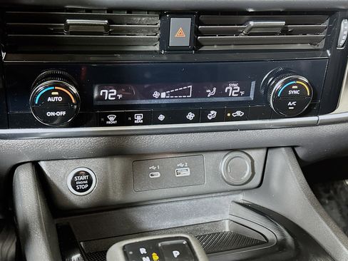 Used 2022 Nissan Rogue SV AWD/4WD image 15