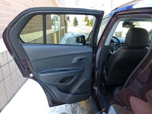 Used 2021 Chevrolet Trax LT w/ Premium Seat Package image 31