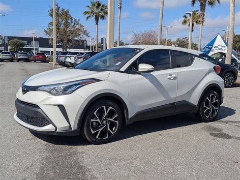 Used 2020 Toyota C-HR XLE image 7