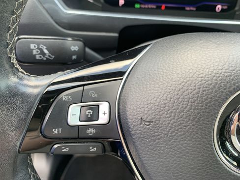 Used 2019 Volkswagen Tiguan SEL Premium R-Line AWD/4WD image 19