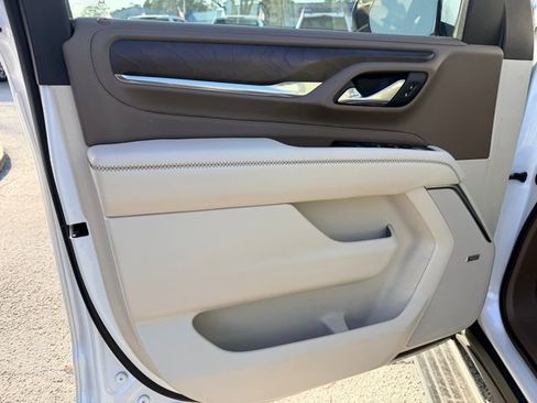 Used 2023 GMC Yukon Denali image 10