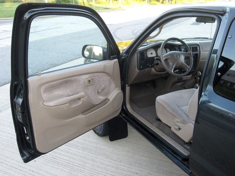 Used 2003 Toyota Tacoma 4x4 Xtracab V6 w/ SR5 Pkg image 16
