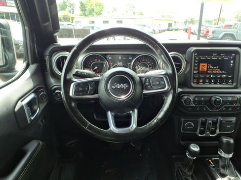 Used 2022 Jeep Wrangler Unlimited Sahara w/ LED Lighting Group AWD/4WD image 13