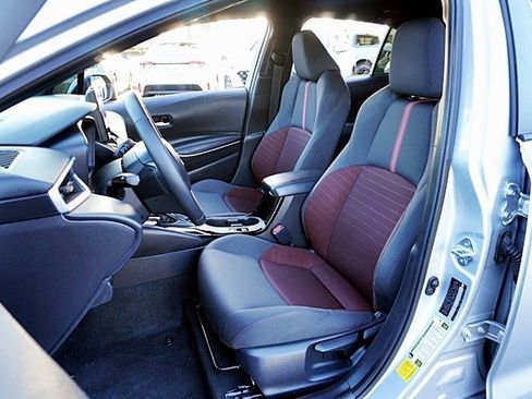 Used 2025 Toyota Corolla SE image 14