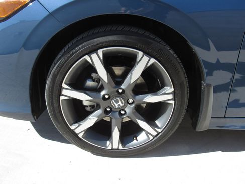 Used 2025 Honda Civic Sport image 4